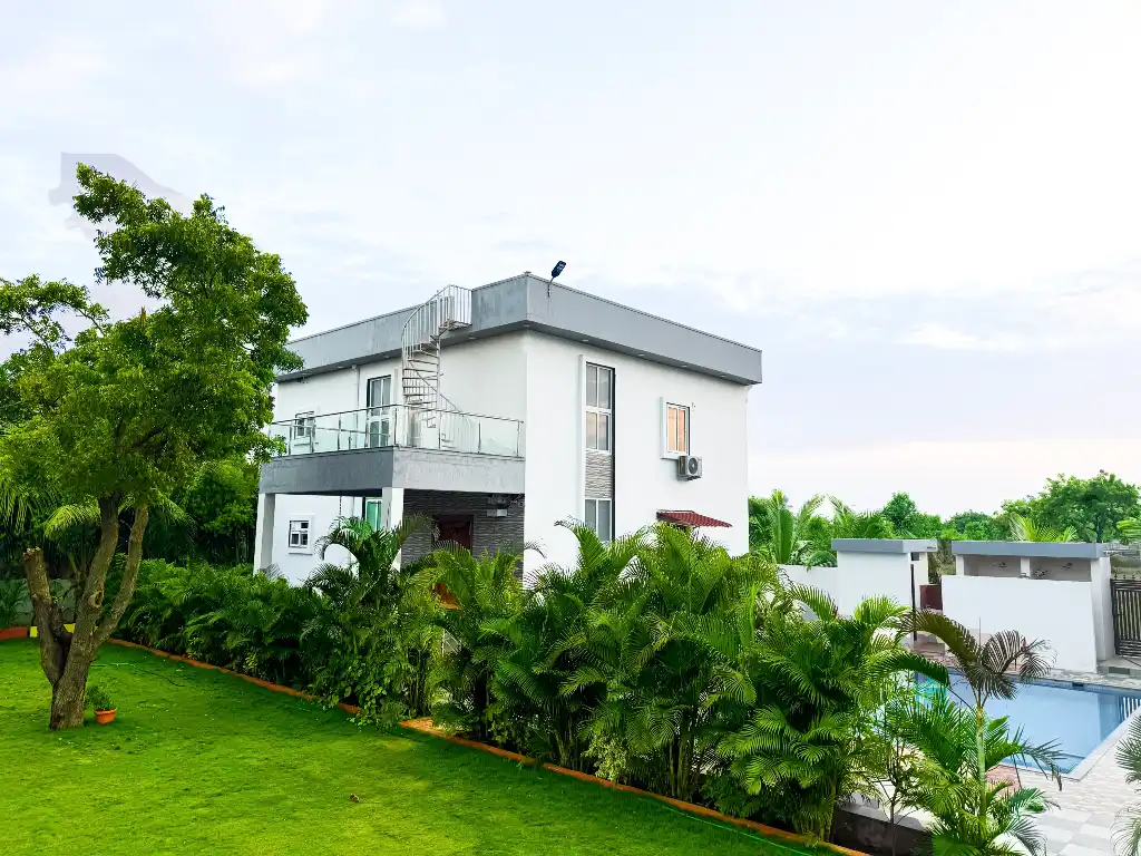 Lush Horizon Villa with Box Cricket, private farmhouse in Moinabad, Hyderabad